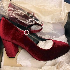 Torrid WW 10.5 Burgundy Velvet MaryJane Pump